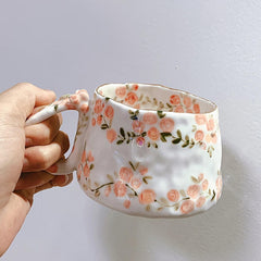 Personalisierter glasierter Porzellanbecher | Handbemalter Rosenbecher | Geschenk für Mama | Mit Ihrem Namen personalisiert | Einzigartiges Geschenk | Fassungsvermögen: 250 ml