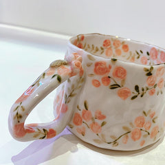 Personalisierter glasierter Porzellanbecher | Handbemalter Rosenbecher | Geschenk für Mama | Mit Ihrem Namen personalisiert | Einzigartiges Geschenk | Fassungsvermögen: 250 ml