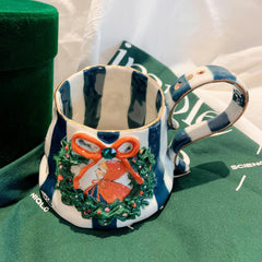 Personalisierter, handbemalter Weihnachtsbecher: Glasiertes Porzellan, individueller Name &amp; Logo