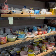 Personalisierte Keramikschale: Einzigartiges Kunstwerk, individuell gestaltete Schale, apfelgrüne Alltagsschale.