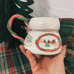 Handbemalter Weihnachtsbecher: Personalisiertes Porzellangeschenk für Mama/Kollegin